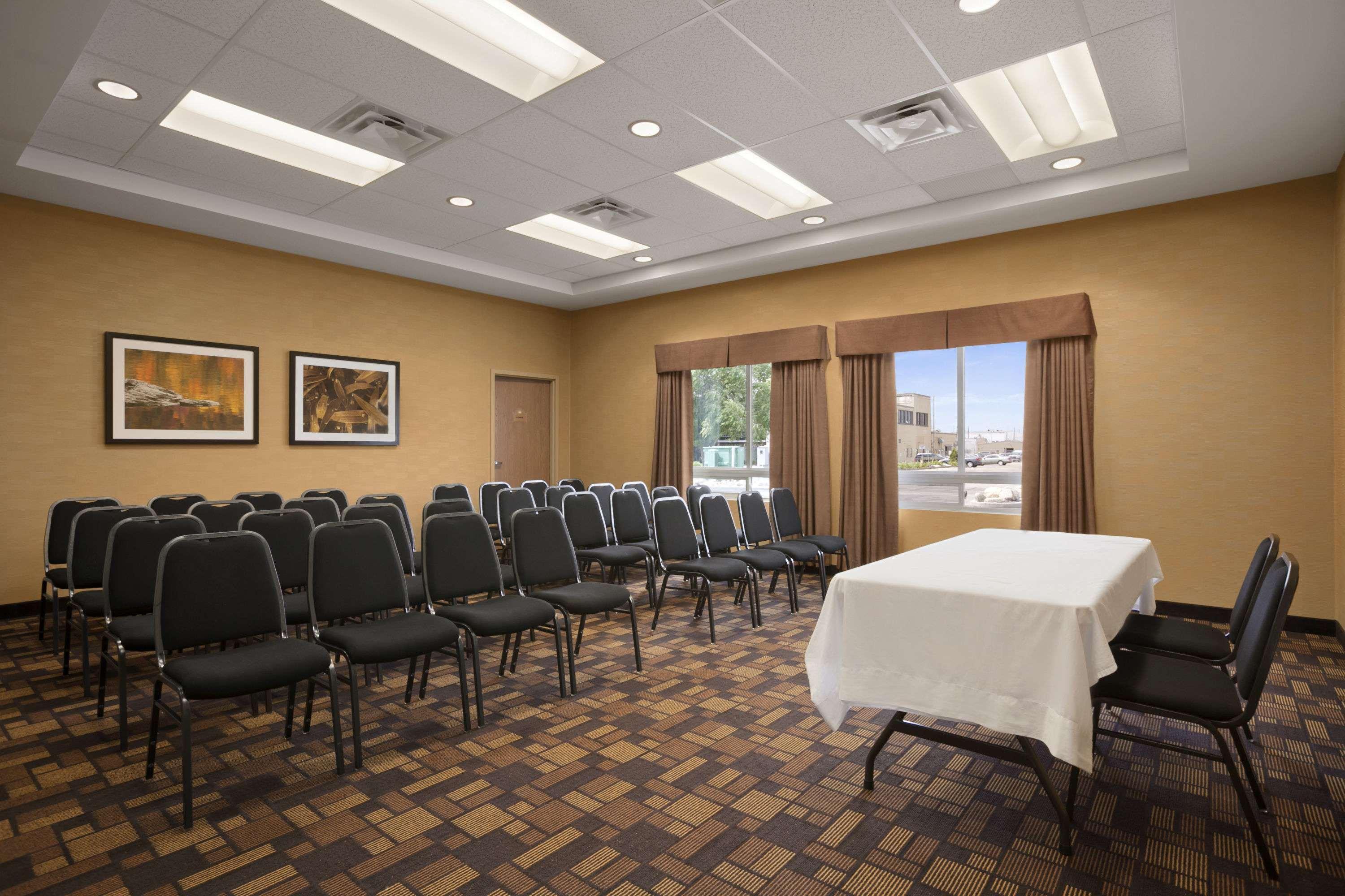 Days Inn & Suites By Wyndham Winnipeg Airport Manitoba Eksteriør bilde