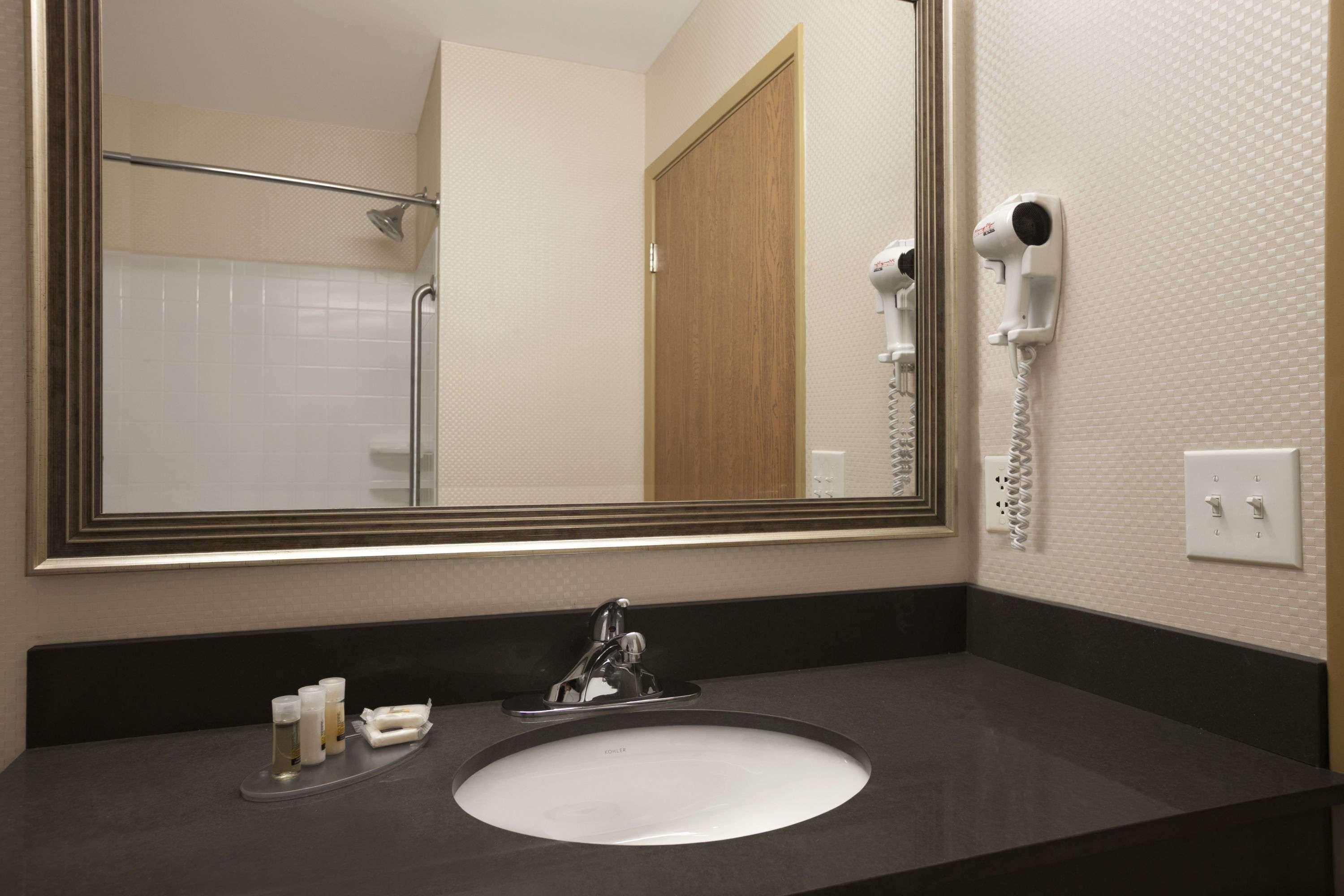 Days Inn & Suites By Wyndham Winnipeg Airport Manitoba Eksteriør bilde
